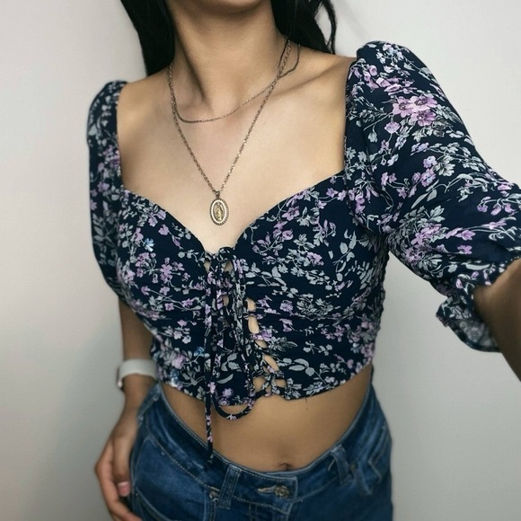 New Blush BJ Ruched Floral Front Lace up Crop Top Quarter sleeve Size Medium - Picture 4 of 10